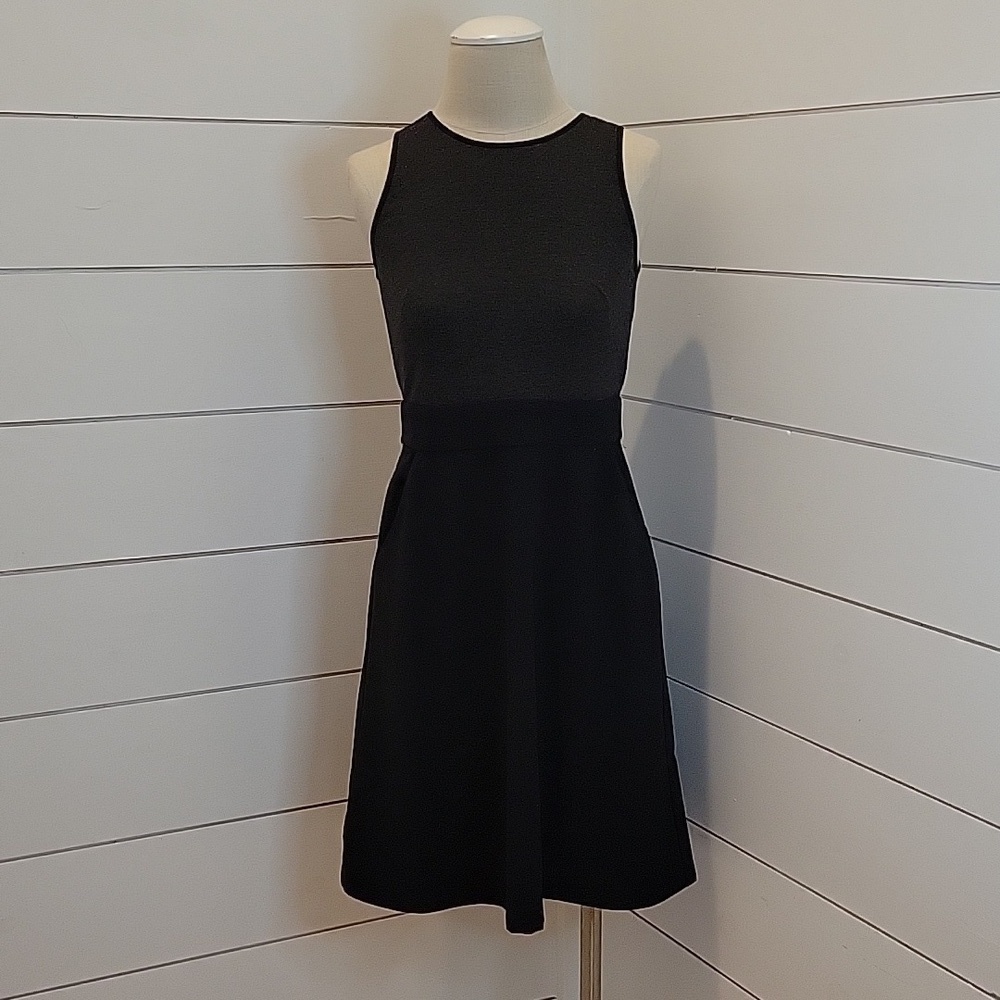 LOFT Ann Taylor size 0 little black dress mini two toned/textured black